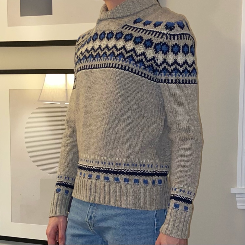 American Eagle Grey Patterned Sweater (Size Small) - image 2